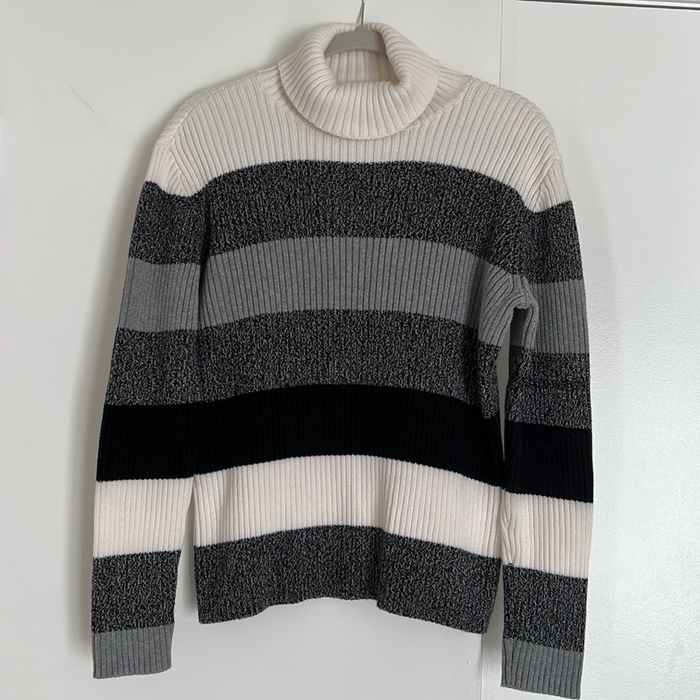 Sweaters - Picture 7 of 9